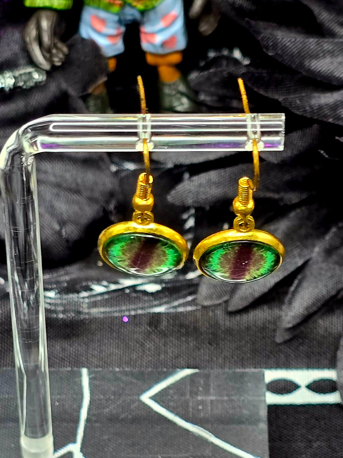 Lizard Eyes Bezel Dangle Earrings